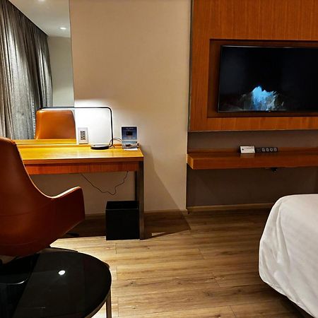 Courtyard By Marriott Nashik Hotel Buitenkant foto