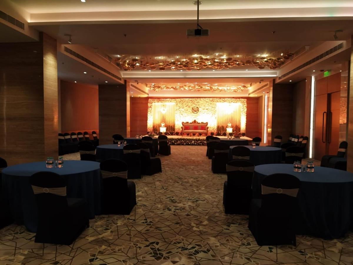 Courtyard By Marriott Nashik Hotel Buitenkant foto