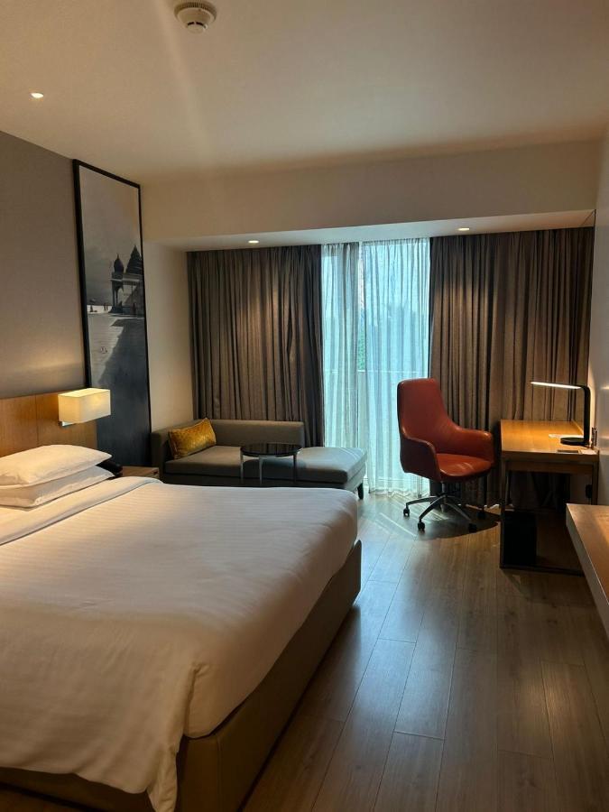 Courtyard By Marriott Nashik Hotel Buitenkant foto