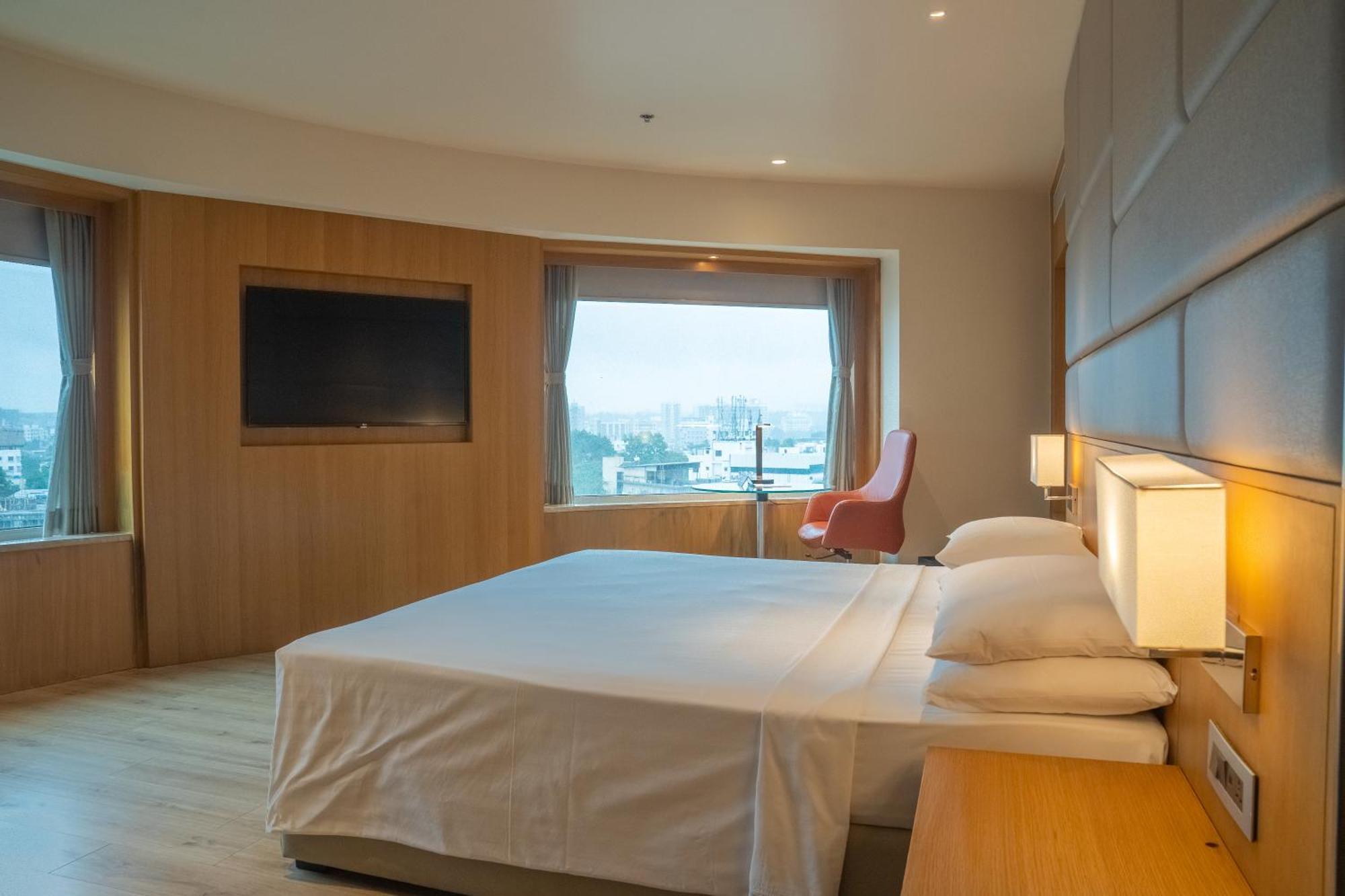 Courtyard By Marriott Nashik Hotel Buitenkant foto