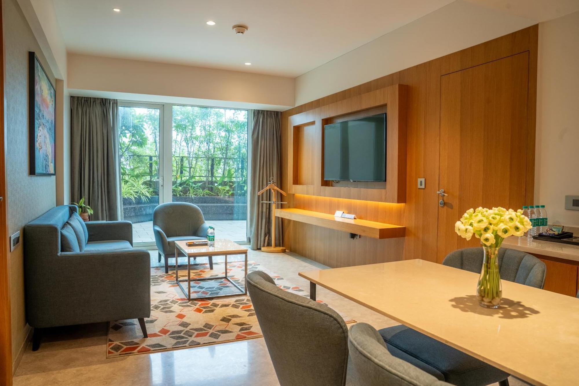 Courtyard By Marriott Nashik Hotel Buitenkant foto