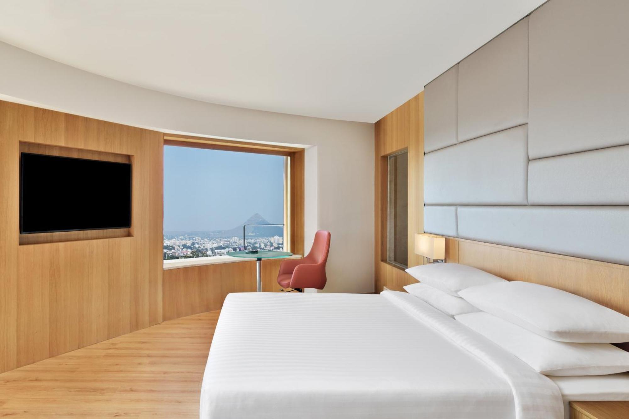 Courtyard By Marriott Nashik Hotel Buitenkant foto