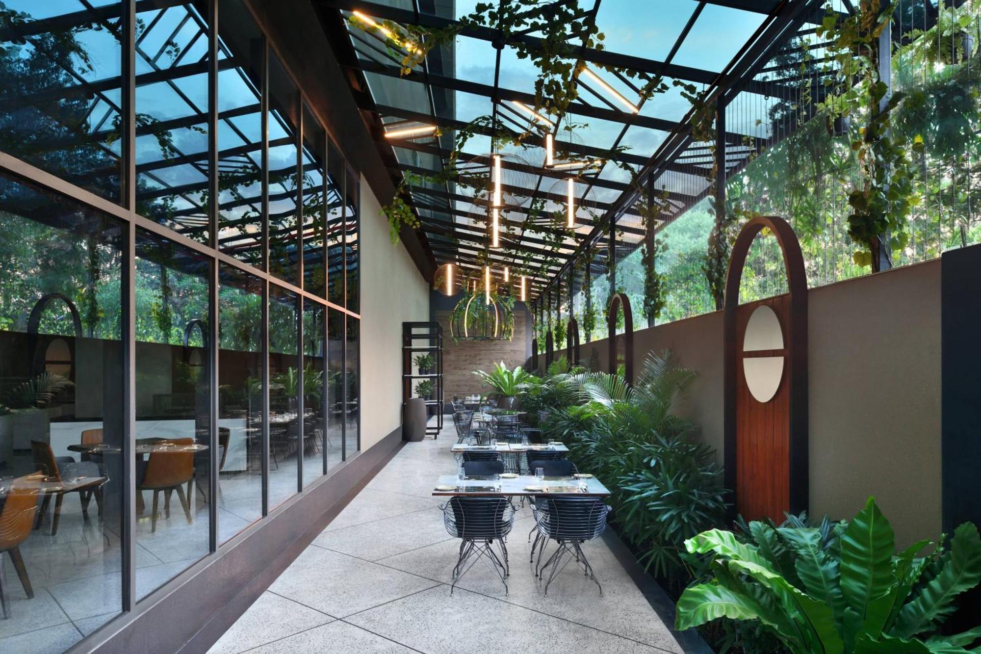 Courtyard By Marriott Nashik Hotel Buitenkant foto