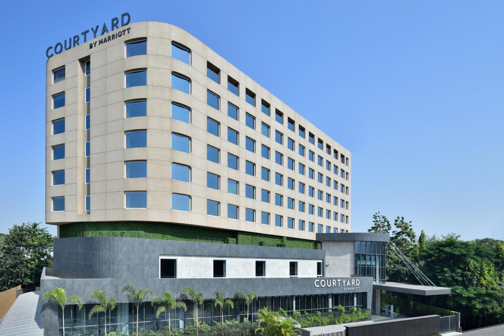 Courtyard By Marriott Nashik Hotel Buitenkant foto