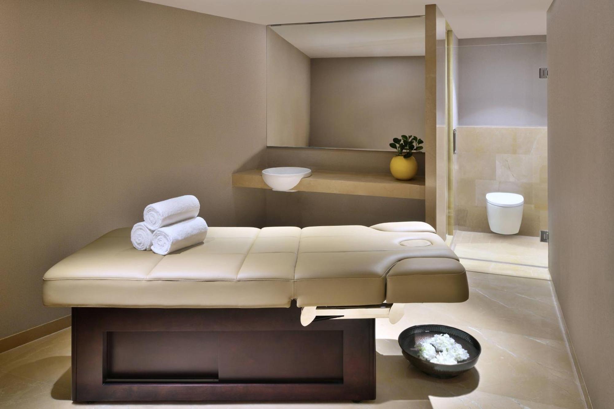 Courtyard By Marriott Nashik Hotel Buitenkant foto