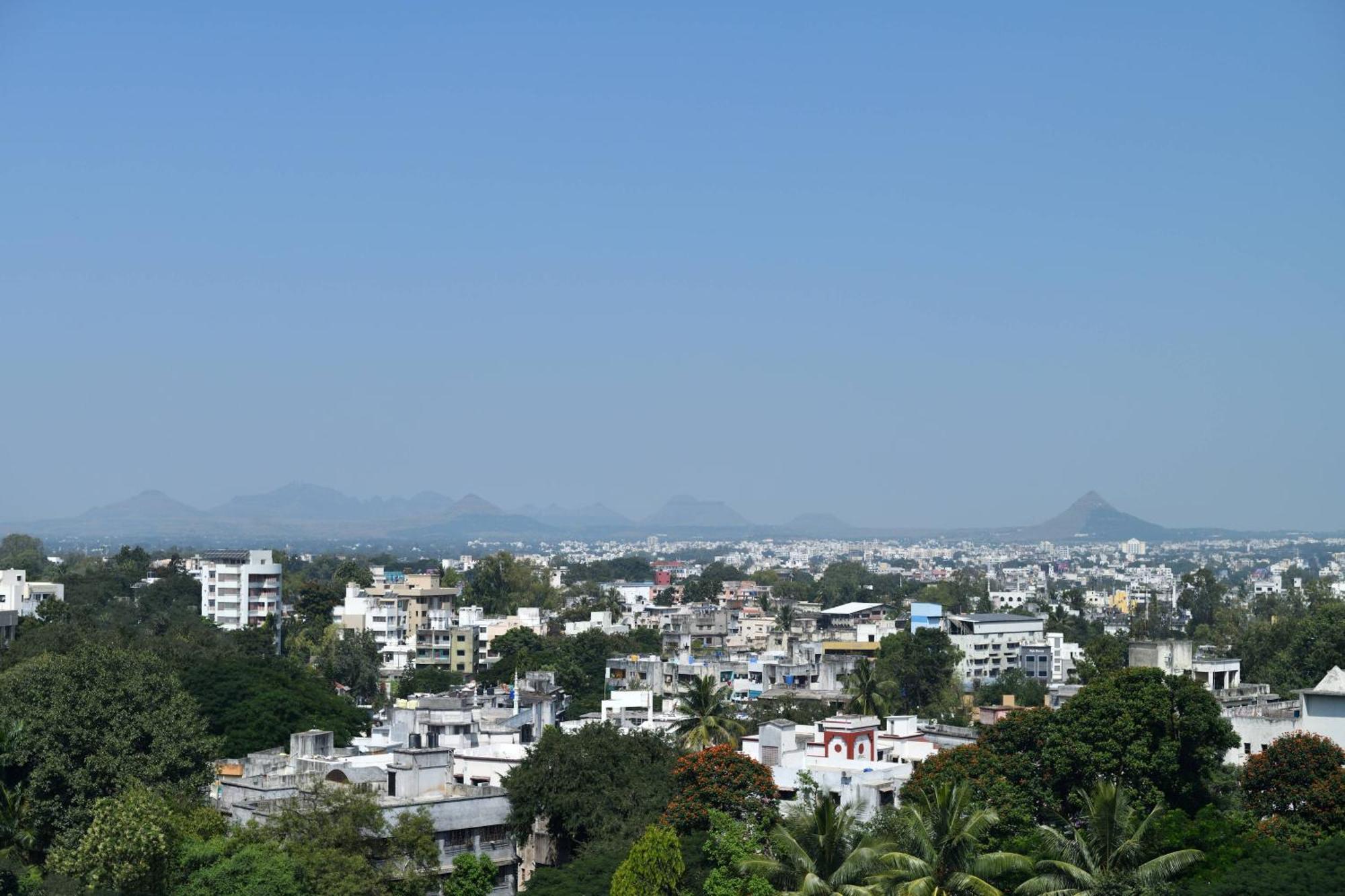 Courtyard By Marriott Nashik Hotel Buitenkant foto