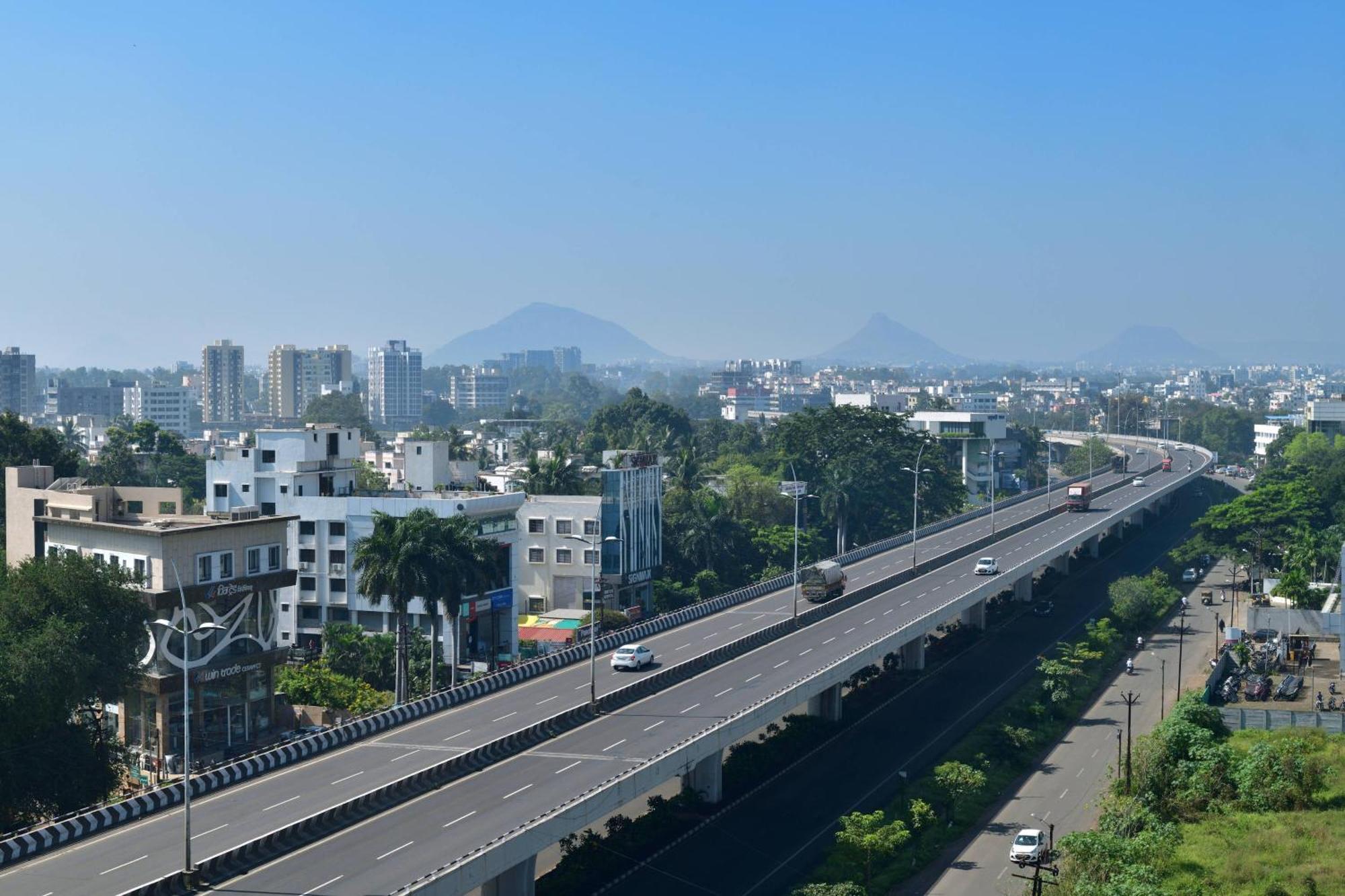 Courtyard By Marriott Nashik Hotel Buitenkant foto